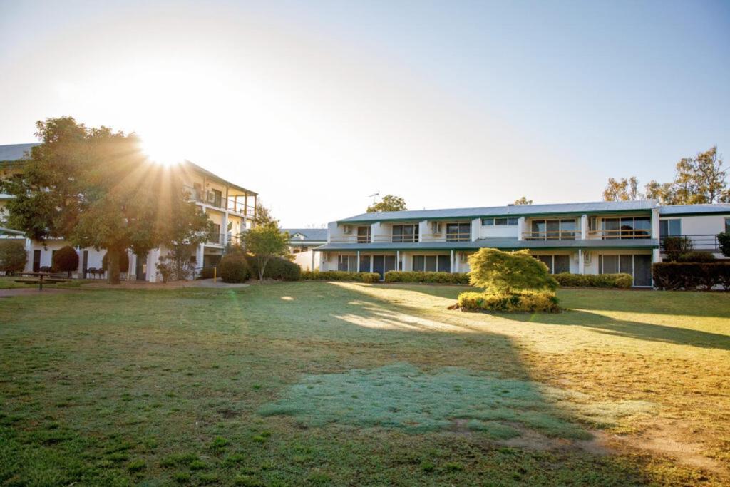 מלון Yarrawonga Mulwala Golf Club מראה חיצוני תמונה The Village, 2015