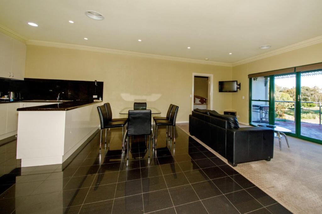 מלון Yarrawonga Mulwala Golf Club מראה חיצוני תמונה A typical apartment at the hotel