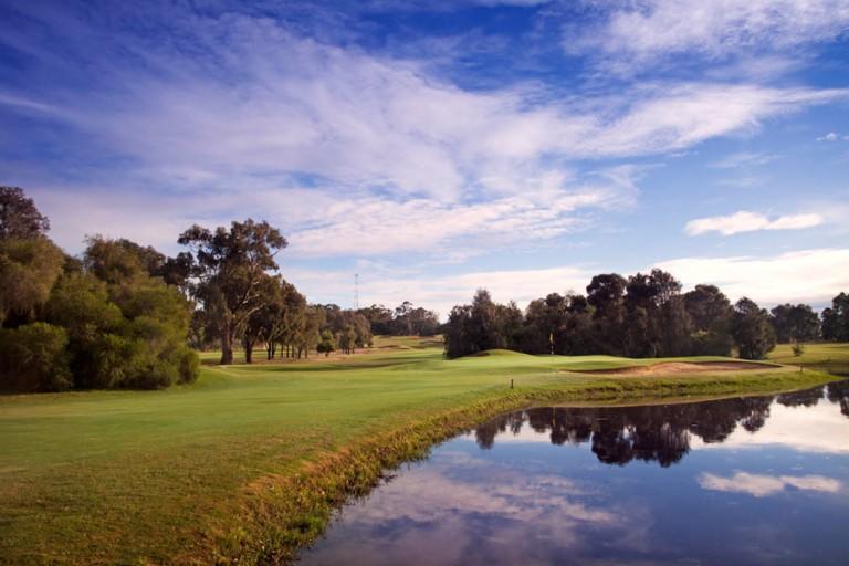 מלון Yarrawonga Mulwala Golf Club מראה חיצוני תמונה The 18th hole at the 2007 PGA Championship